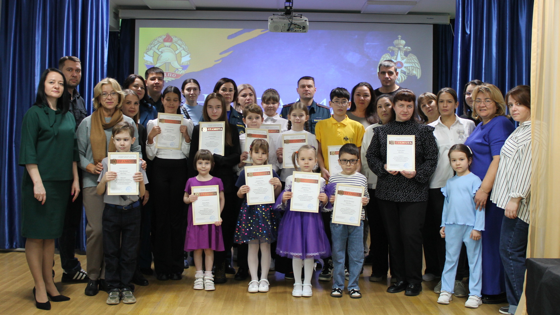 Награждение юных пожарных Сургута